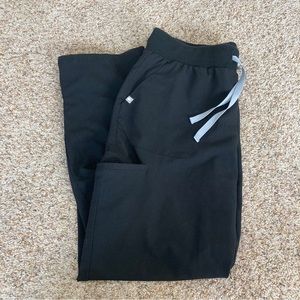 Figs, women, M black